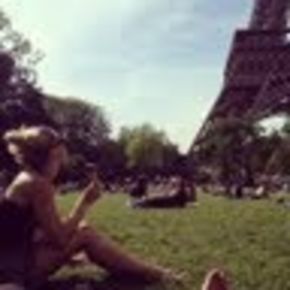 Profile Picture of Corrie Langsner (@corgeliz) on Poshmark