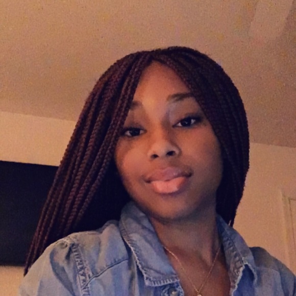Profile Picture of Ajae Edwards (@ajaeedwards) on Poshmark