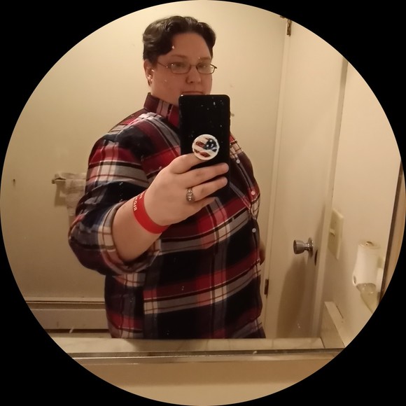 Profile Picture of Crystal Osmer (@crystal_osmer) on Poshmark