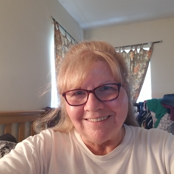 Profile Picture of Sherrill Hendrickson (@sslhsherri) on Poshmark