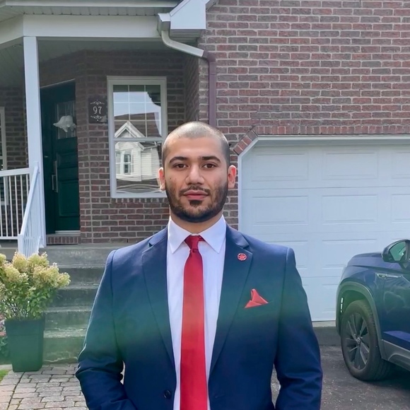 Profile Picture of 🇨🇦 omar Abbas (@pilotomar22) on Poshmark