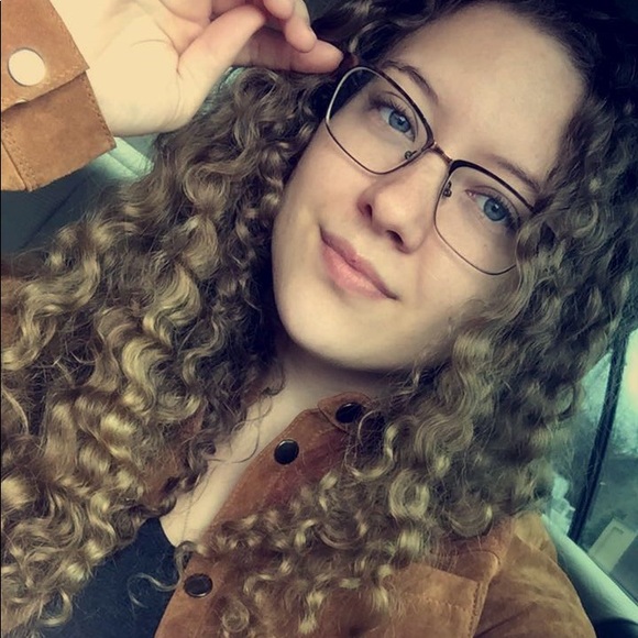 Devinee Roseberry - Poshmark Profile Picture of Devinee Roseberry (@devinee_r) on Poshmark