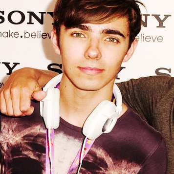 Profile Picture of AmeliaDraper ♥Nathan (@SykoAboutSykes) on Twitter