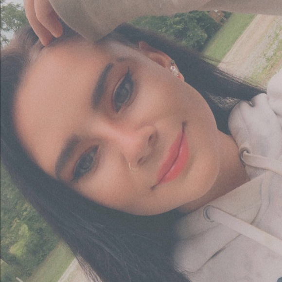 Lexie Jones - Poshmark Profile Picture of Lexie Jones (@lexie_111) on Poshmark