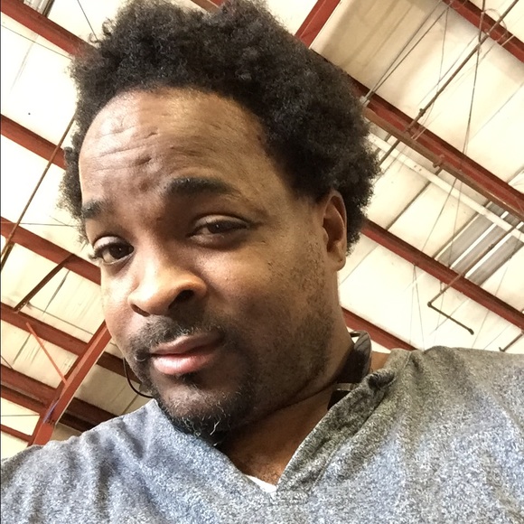 Profile Picture of Omar Lewis (@floe0187) on Poshmark