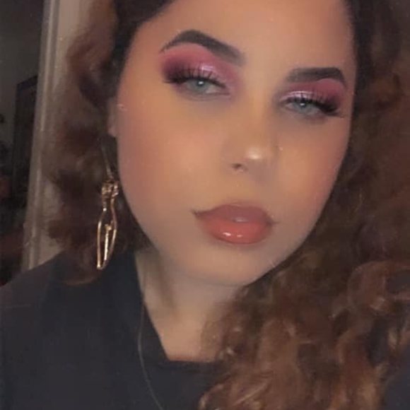 Profile Picture of Opal Anderson (@opalanderson) on Poshmark