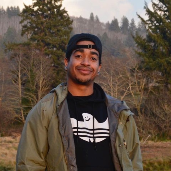 Profile Picture of Devin Sweeting (@devinsweeting) on Poshmark