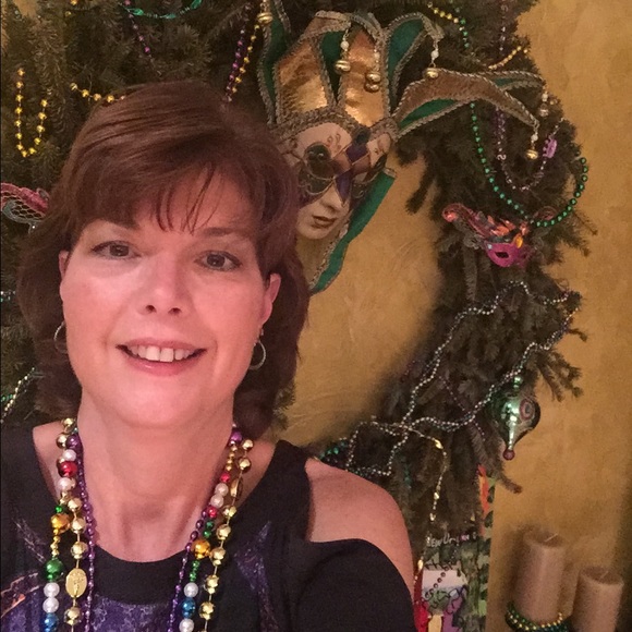 Profile Picture of Cris Voda (@cvoda) on Poshmark