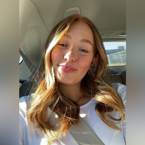 Erin Herberholt - Poshmark Profile Picture of Erin Herberholt (@erinherberholt) on Poshmark
