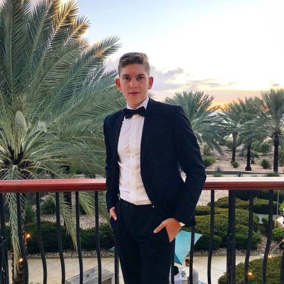 Profile Picture of Daniel Fedida (@fedida) on Poshmark