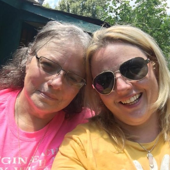 Profile Picture of Robin Tessnear (@angel0491) on Poshmark