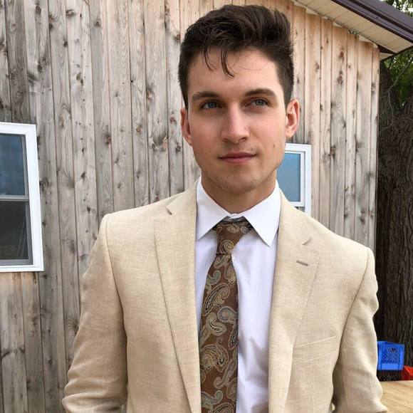 Profile Picture of Griffin Schultz (@2014184) on Poshmark