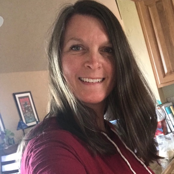 Profile Picture of Amy Reynolds (@amydreynolds) on Poshmark