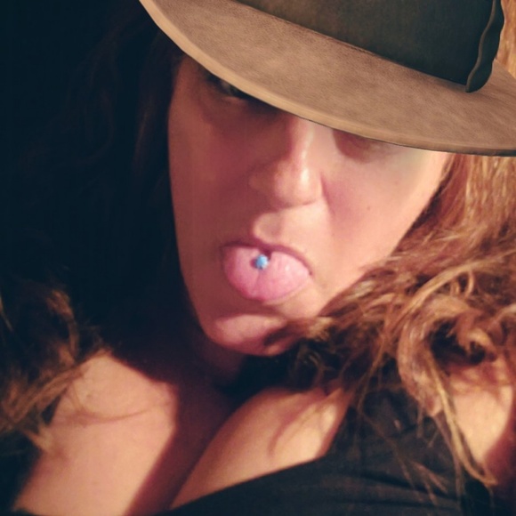 Profile Picture of Heather Tibbs (@sh0rty0330) on Poshmark