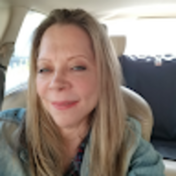 Profile Picture of Lindy Tefft (@lindy_tefft) on Poshmark