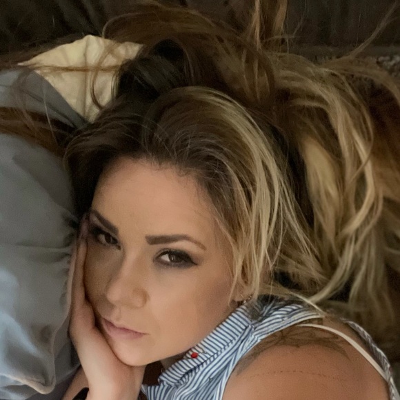 Profile Picture of Shannon Eckhardt (@shannoneckhardt) on Poshmark