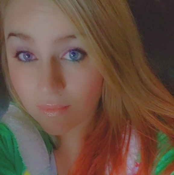 Profile Picture of Kayla Arkenburgh (@kaylaarkenburgh) on Poshmark