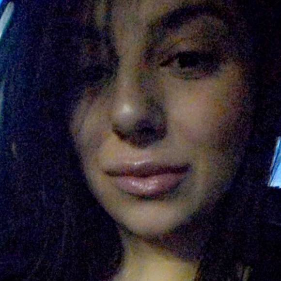 Profile Picture of Ariana Goletic (@arianagoletic) on Poshmark