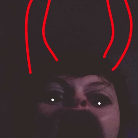 Profile Picture of Sam Beeba (@samanthabeeba) on Poshmark