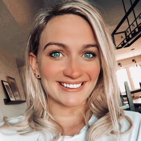 Profile Picture of Chasity Wolfe (@cpowo) on Poshmark