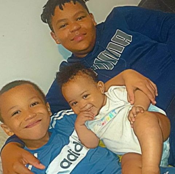 Profile Picture of Lorissa Easson (@lorissaeasson) on Poshmark