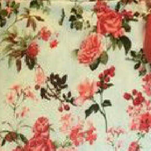 Profile Picture of Annalise Swain (@annalisebelle) on Poshmark