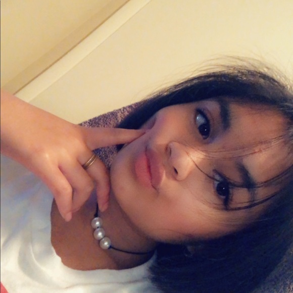 Profile Picture of Nevaeh Nouanemany (@mutedbynevy) on Poshmark