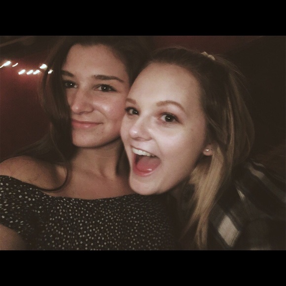 Alison Danison - Poshmark Profile Picture of Alison Danison (@alisondanison) on Poshmark