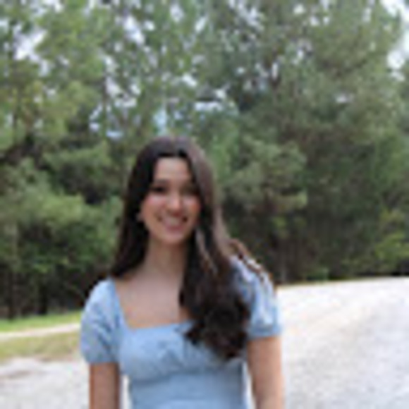 Profile Picture of Isabella Delatorre (@isabelladela356) on Poshmark