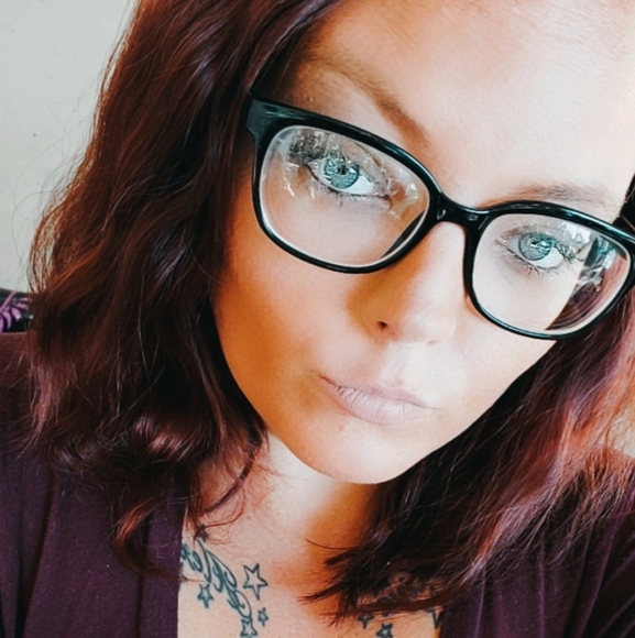 Profile Picture of Ashley Tidwell (@ashleyy1240) on Poshmark