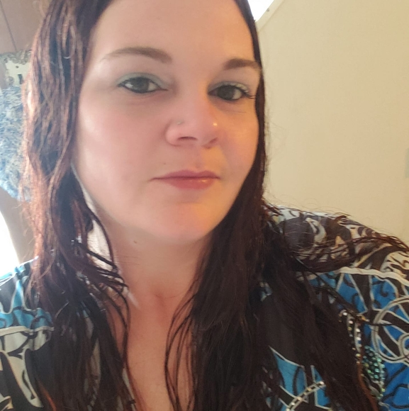 Profile Picture of Desiree Bougie (@desireebougie) on Poshmark