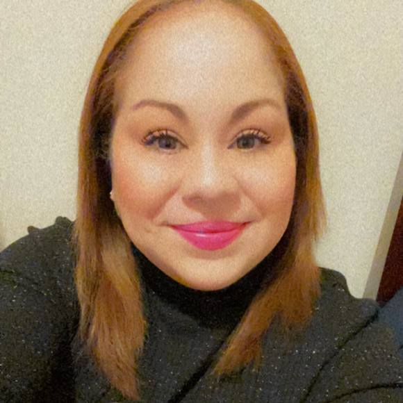 Amanda Ruth - Poshmark Profile Picture of Amanda Ruth (@pinkglitts0103) on Poshmark