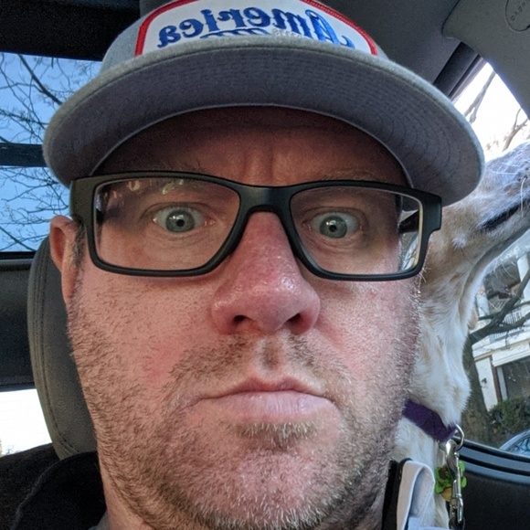 Profile Picture of Christopher Nalley (@cnalley1989) on Poshmark