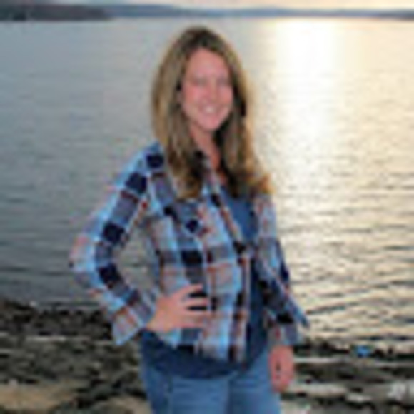Profile Picture of Cynthia Gregorski (@cgregorski) on Poshmark