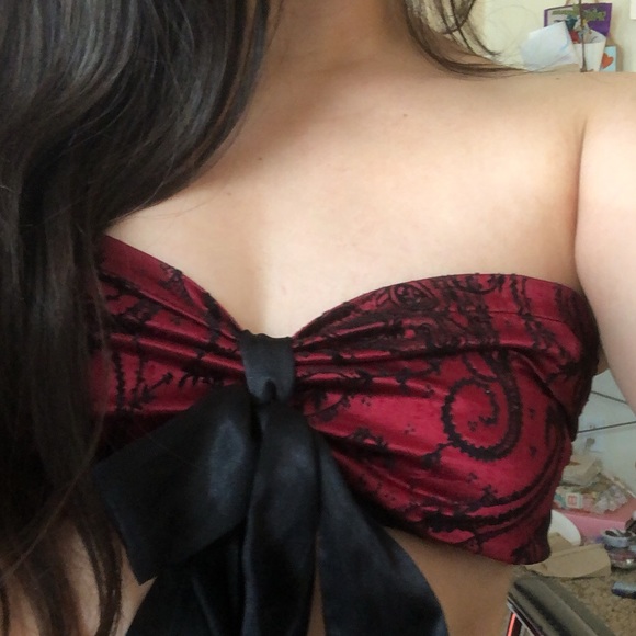 Profile Picture of Daniella Bejarano (@tranqhuilhues) on Poshmark