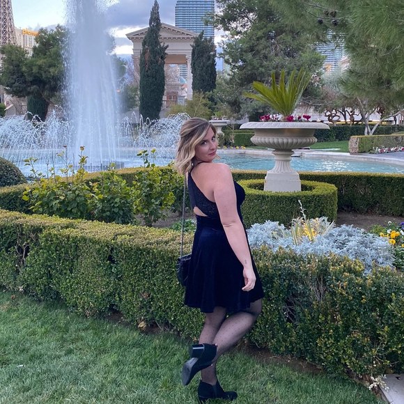 Profile Picture of Ellice Zellers (@ellicez) on Poshmark