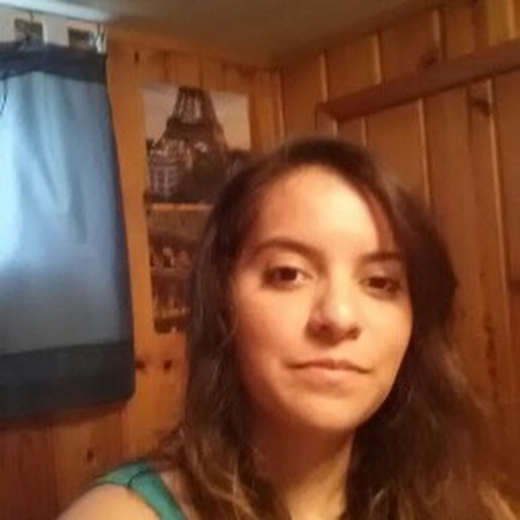 Profile Picture of Larissa Mraz (@snowowl862008) on Poshmark