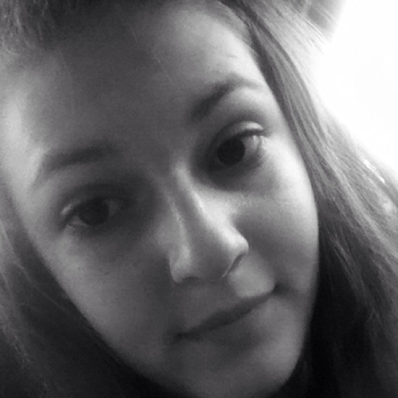 Profile Picture of Stephanie Samples (@steph_steph_12) on Poshmark