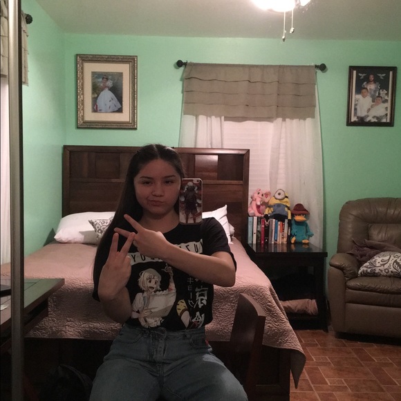 Profile Picture of Vicky Guzman (@xovtg) on Poshmark