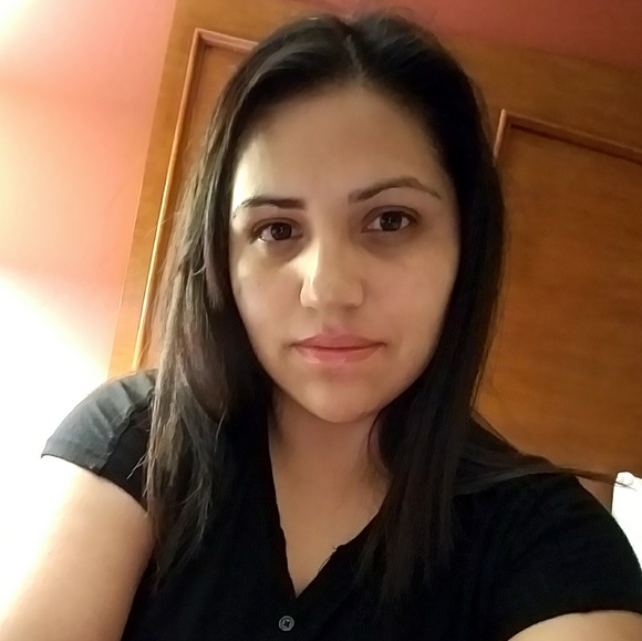 Profile Picture of Nayeli c. Quintero (@ncq21) on Poshmark