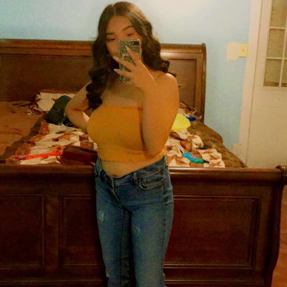 Profile Picture of Aileen Chavez (@aileenchavez735) on Poshmark