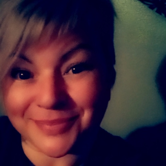 Profile Picture of Bobbi-jo Vanpatten (@syd251) on Poshmark