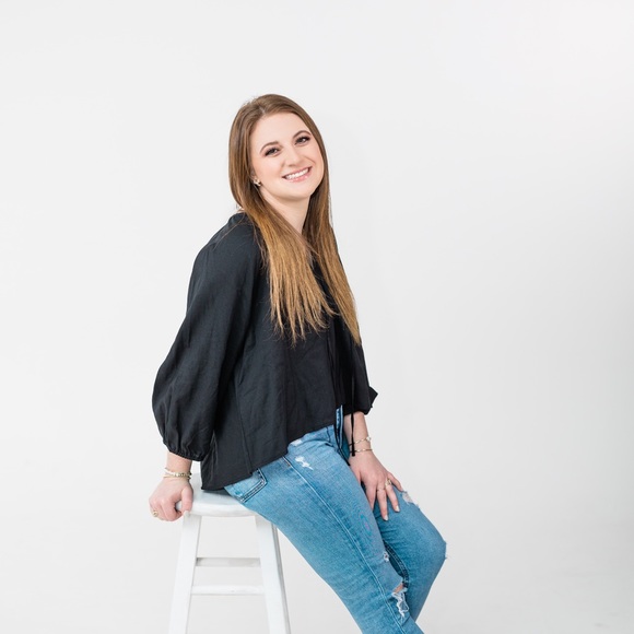 Profile Picture of Abbey Bartimus (@abbeybartimus) on Poshmark