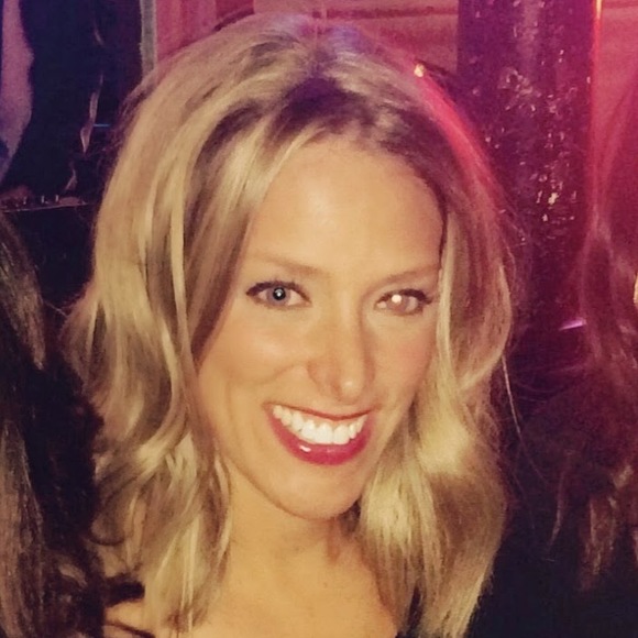 Profile Picture of Andrea Imhoff (@brushem81) on Poshmark