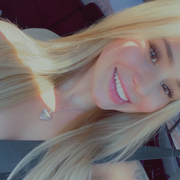 Profile Picture of Cayla Stroh (@caystroh) on Poshmark