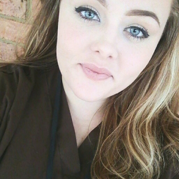 Profile Picture of Hannah Bledsoe (@msbledsoe) on Poshmark