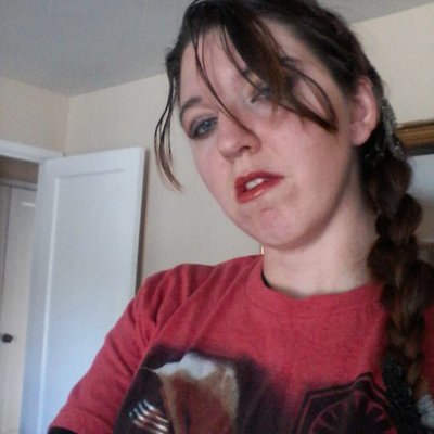 Profile Picture of Crystal Graves (@CreativeLeafs) on Twitter