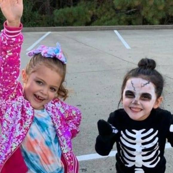 Profile Picture of Tiffany Charfauros (@tiffanychar) on Poshmark