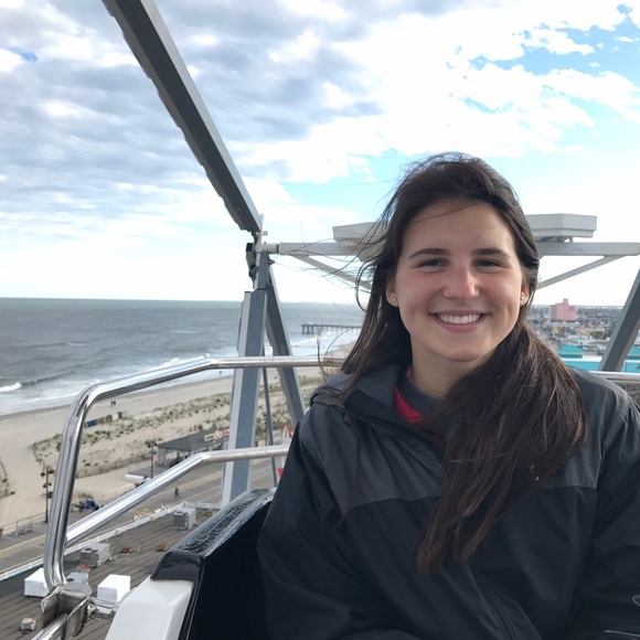 Profile Picture of Julianna Graham (@juliannagraham) on Poshmark