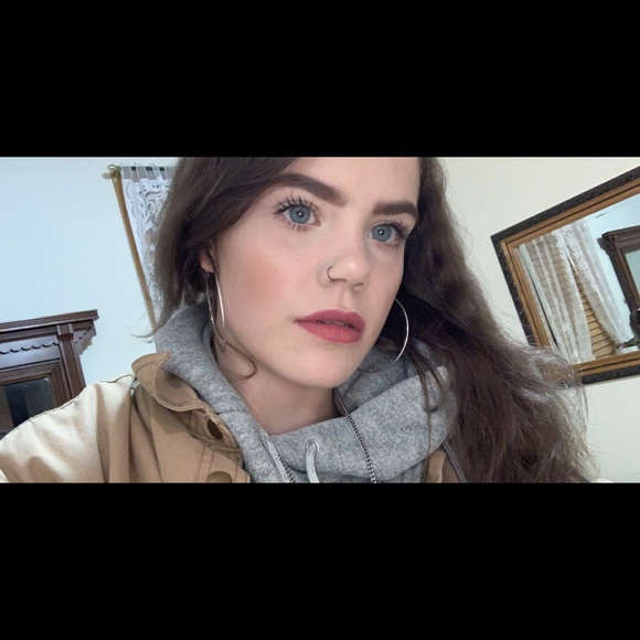 Profile Picture of Stephanie Helgeson (@stephie99) on Poshmark